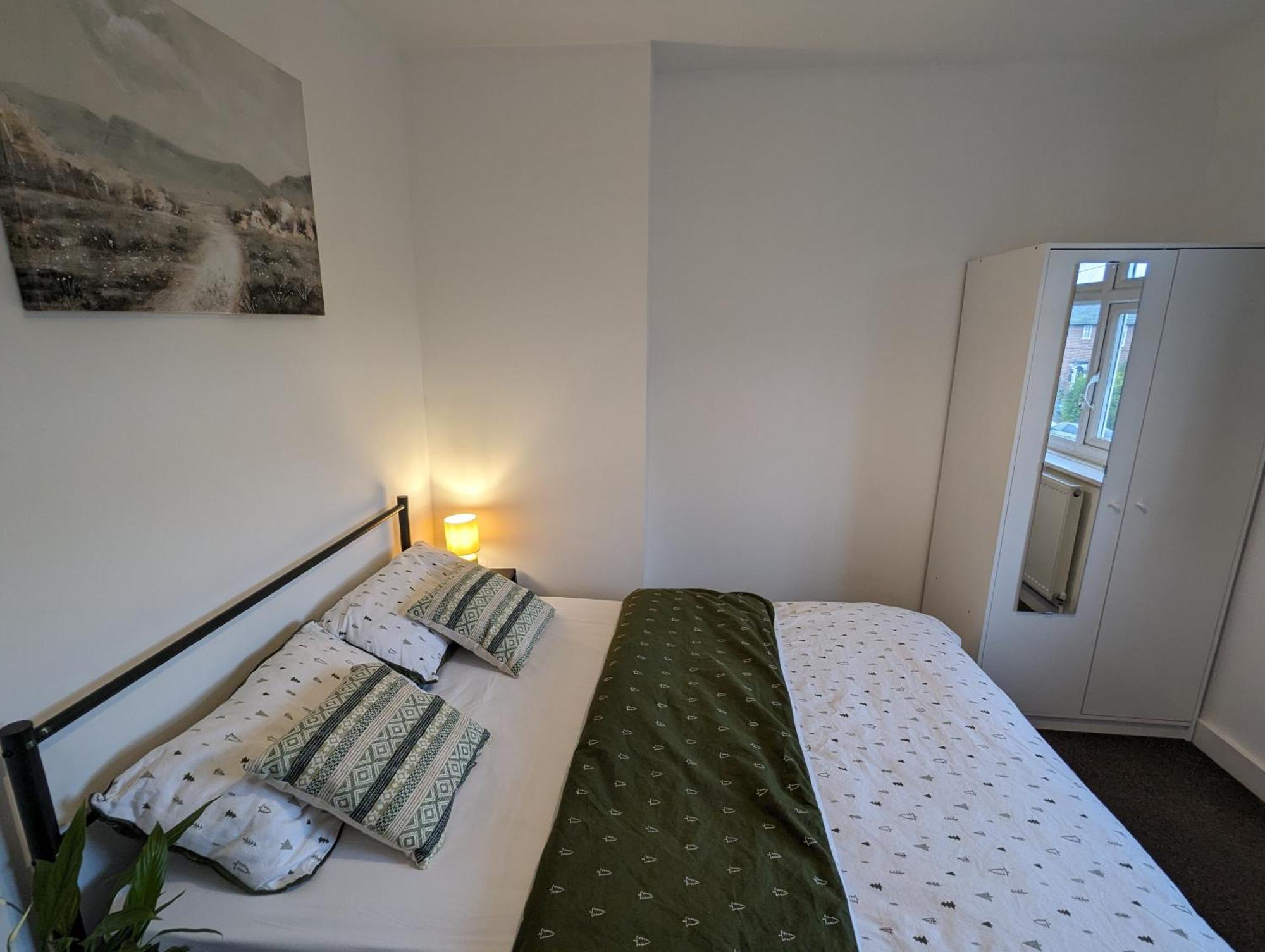 Fantastic 3-Bedroom House In London Morden  Exterior foto
